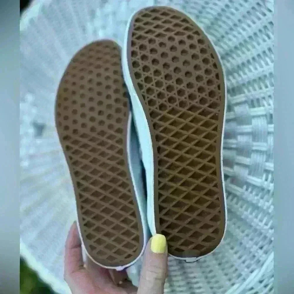 Black Vans. Vans skater shoes. Vans size 5 men. 6.5 women’s. Vans off the wall - Picture 6 of 6